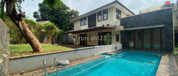 Rumah Mewah Dengan Private Pool Di Area Kuningan 1