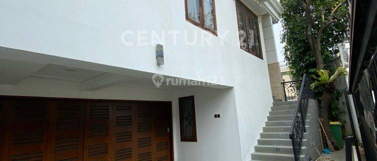 Rumah Full Furnished Dengan Pool Hanya 300 Meter Dari Citos 1