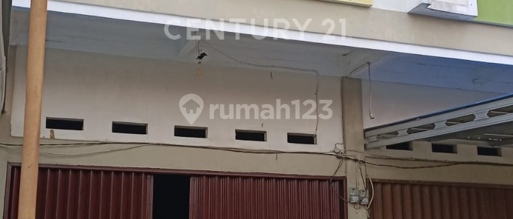 Two-Storey Shop House at No. 2 Parit Street Ready for Business in Densely Populated Area 1