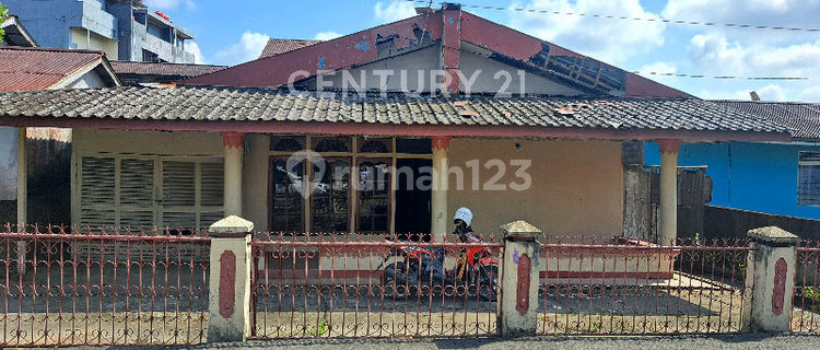 Rumah Dengan Tanah Luas Gg. Swakarya 2 Pontianak 1