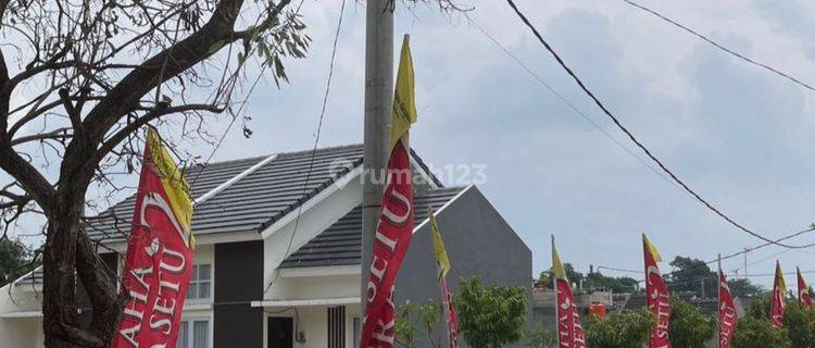 Di Jual Rumah Baru hanya 10 menit ke Tol Grand Wisata dan Tol Setu 1