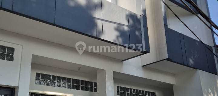 Affordable Strategic Shop House, Perfect for Office Business in Cigadung 1