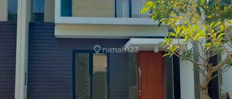 Rumah Siap Huni 2 Lantai di North West Lake Citraland Surabaya  1