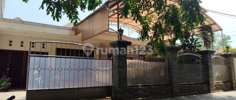 Rumah 2lantai Pinggir Jalan Raya Di Tengah Kota  1