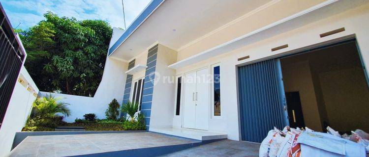 Rumah di perumahan Puri Anjasmoro SHM 1