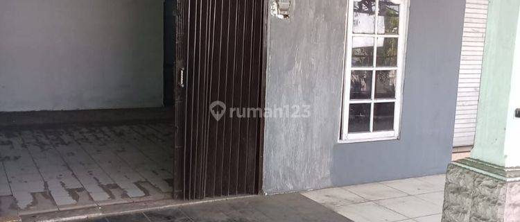 Rumah + Ruang usaha di pinggir jalan raya yg ramai  1