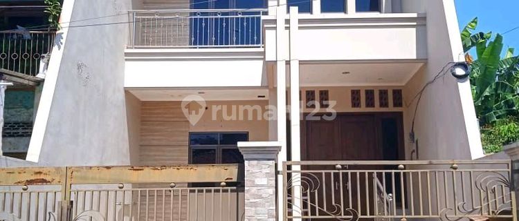 Ready-to-occupy 2-story House, Suitable for Residence and Office in the Center of Semarang City 1
