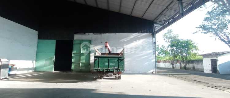 Gudang Besar dan Tempat Parkir Yg Luas Pinggir Jalan Raya Dekat Pelabuhan 1