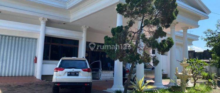 Rumah 2lantai Pinggir Jalan Di Tengah Kota Solo 1