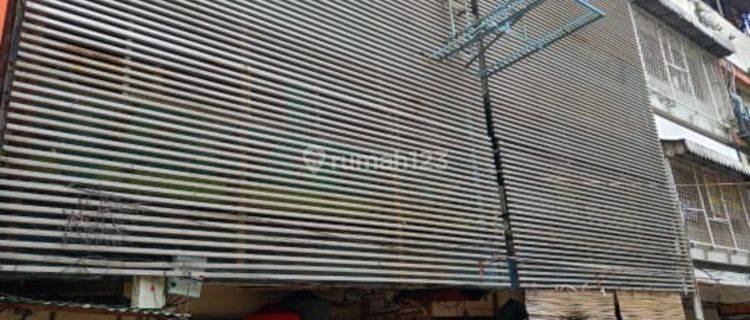 Dijual ruko gandeng 4 lantai di jalan Hayam Wuruk Jakarta pusat dekat dengan suisse bakery  1