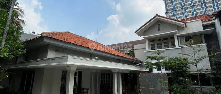 Dijual Rumah Huni Antik Bagus di Salemba 1