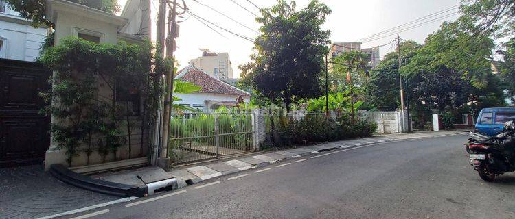 Dijual Rumah Hitung Tanah Strategis di Menteng 1