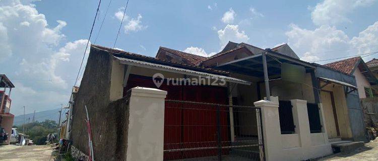 Rumah Hoek Lokasi Strategis Bisa Jadi Tempat Usaha di Tanjungsari 1