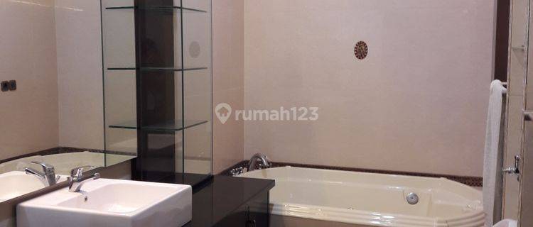 Rumah 2 Lantai Semi Furnished di Setra Duta Cemara, Bandung 1