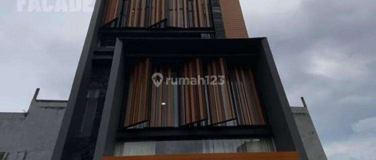 Rumah 3 Lt dan Rooftop dengan Infinity Pool di Mampang Jaksel 1