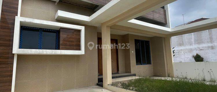 Dijual Rumah Villa Komplek Greenpark Type Willow Hook 1