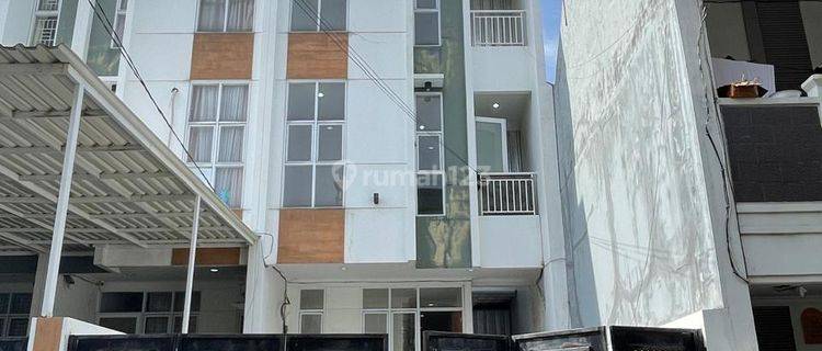 Disewakan Rumah 3 Lantai di Jalan Asem, Duri Kepa, Jakbar 1