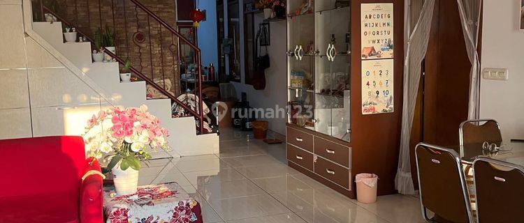 Rumah Nyaman  2 Lantai Semi Furnish di Taman Kopo Indah 2 Bandung 1