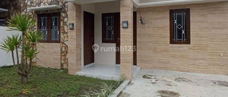 Rumah Modern Strategis Dlm Cluster di Banguntapan 9 Mnit Ringroad 1