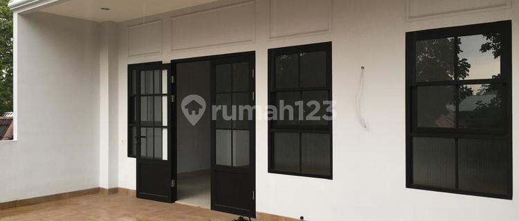 Strategic Shop House Ready to Occupy Near Gor Siliwangi, Riau Wing, Bandung City 1