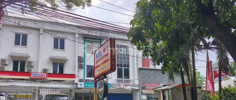 Busy 3-Story Shop House for Rent in North Bogor 1