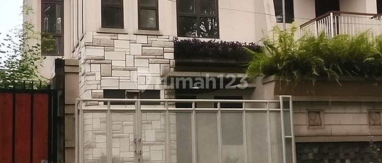 LUXURIOUS 3+1 Bedroom House for Rent at Grand Depok City, Kav BRI Depok 1