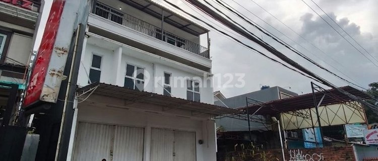 3-Story Linked Shophouse for Rent in North Bogor 1
