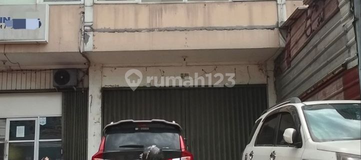 3-Story Shop House for Rent on Bogor Main Road, Cimanggis, Depok 1