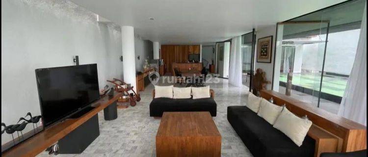 Rumah lux fully furnished di kota baru parahyangan 2 Lantai 1