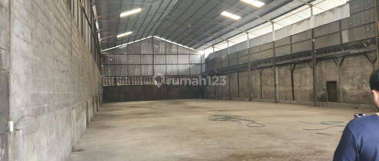 Gudang Dengan Toko dan Kantor Daerah Raya Bibis Dekat Jalan Sukomanunggal Surabaya
 1