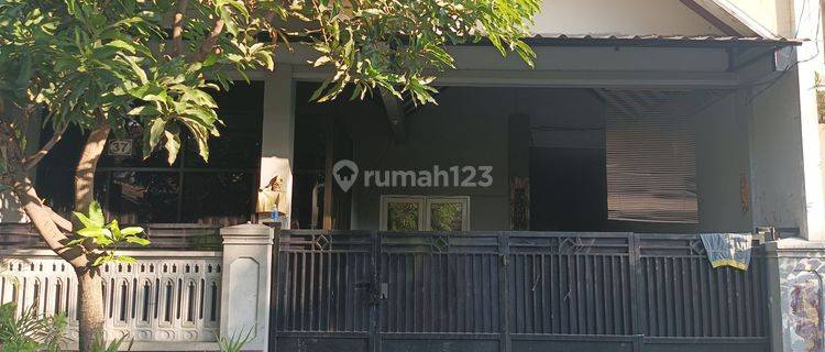 Disewakan Rumah Jalan Ikan Daerah Perak Pelabuhan Surabaya
 1