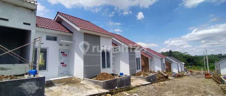 Rumah Minimalis di Dekat Pintu Masuk Exit Toll 1