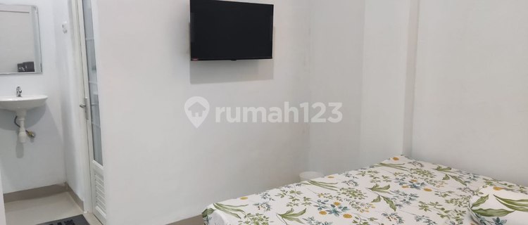 For Sale Boarding House in Beji, Depok, 25 Rooms, 485M² Land Area, Freehold Title, Near Campus 1