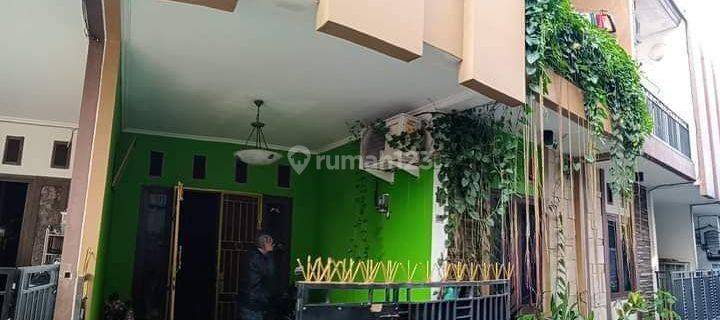 Di jual rumah di perumahan Utara Jakarta Selatan dua lantai 1