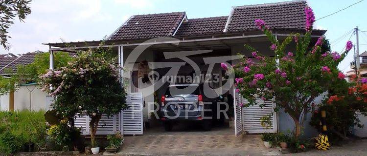 Rumah Hook Dijual di Komplek Alam Sanggar Indah Cihampelas 1