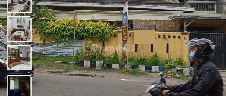 Rumah  di jual 2 Lantai Bagus Lokasinya Strategis  1