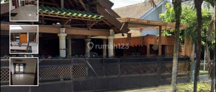 Rumah Bagus Semi Furnished di Jl. Danau Maninjau Raya, Malang 1