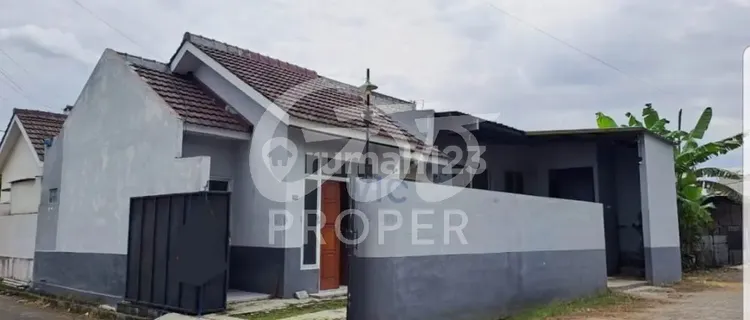Jual Rumah Bonus Gudang Bagus Unfurnished SHM Kepanjen, Malang 1