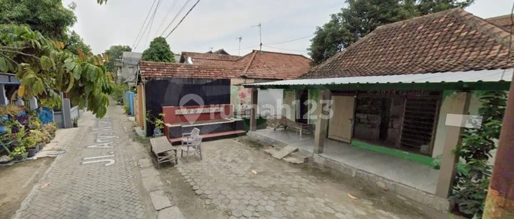 Jual Rumah Nyaman di Jl. Arya Wiraraja Jombang Jawa Timur 1