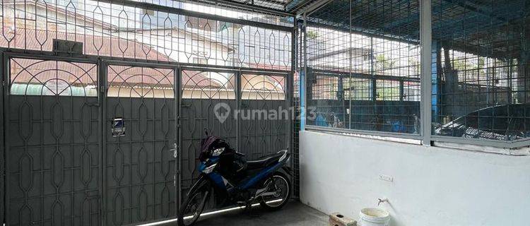 Rumah 2 lantai bagus baru renovasi jalan Adam Malik medan harga termurah 1