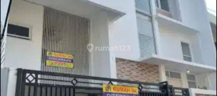 Rumah Sewa Model Baru dengan rooftop di Jakarta Timur  1