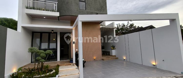 Elegant 2-Story House Near UGM and UNY Campus 1