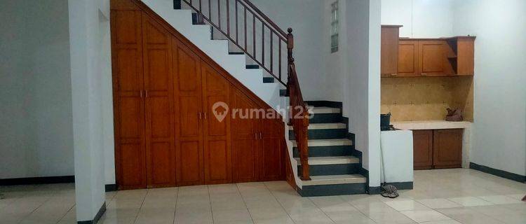 Disewa Rumah 3 Lantai Siap Huni Antapani 1