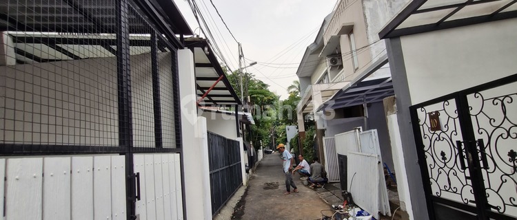 Affordable &amp; Fast Selling House in Tebet Barat Dalam 1