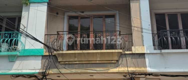 Midtown Rental Shophouse Strategic Location Near UKSW in Salatiga 1