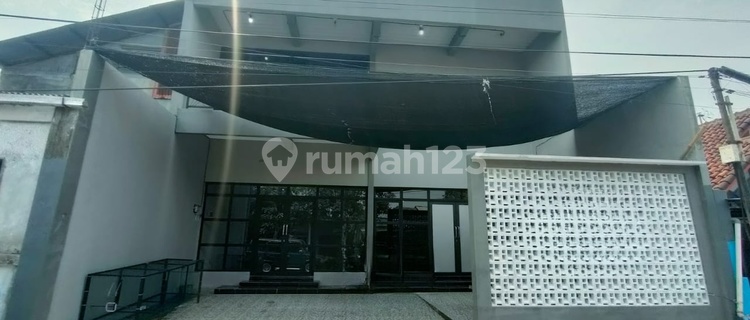 Affordable Industrial Style House in the City Center of Brotojoyo, Semarang 1