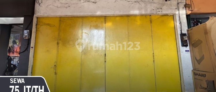 Ready-to-Occupy Shop House Near Shopping Center on Jendral Sudirman, Salatiga 1