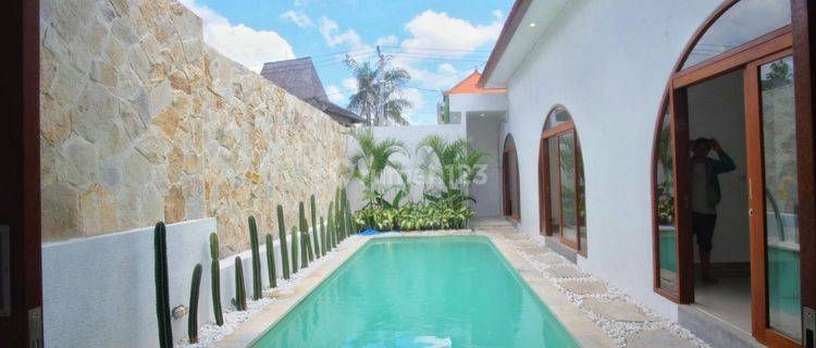 Modern Villa 3 BR Dekat Pantai Canggu Bali 1