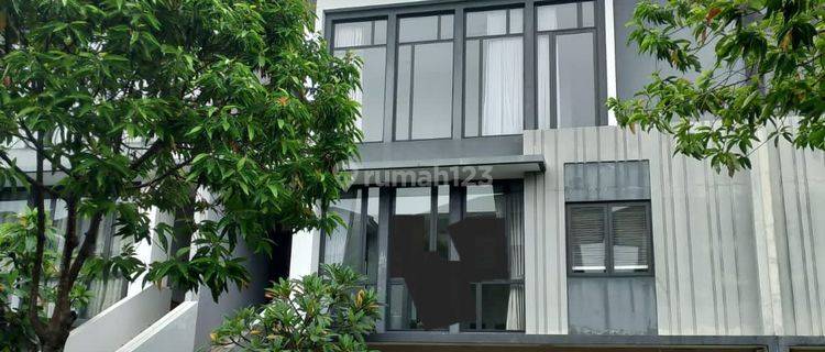 Rumah Full Furnished Di Lakewood Disewakan Cepat Aja! 1