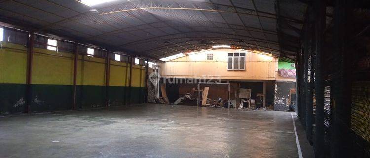 Di Jual Kantor + Lapangan Futsal di Sayap Rajawali 1